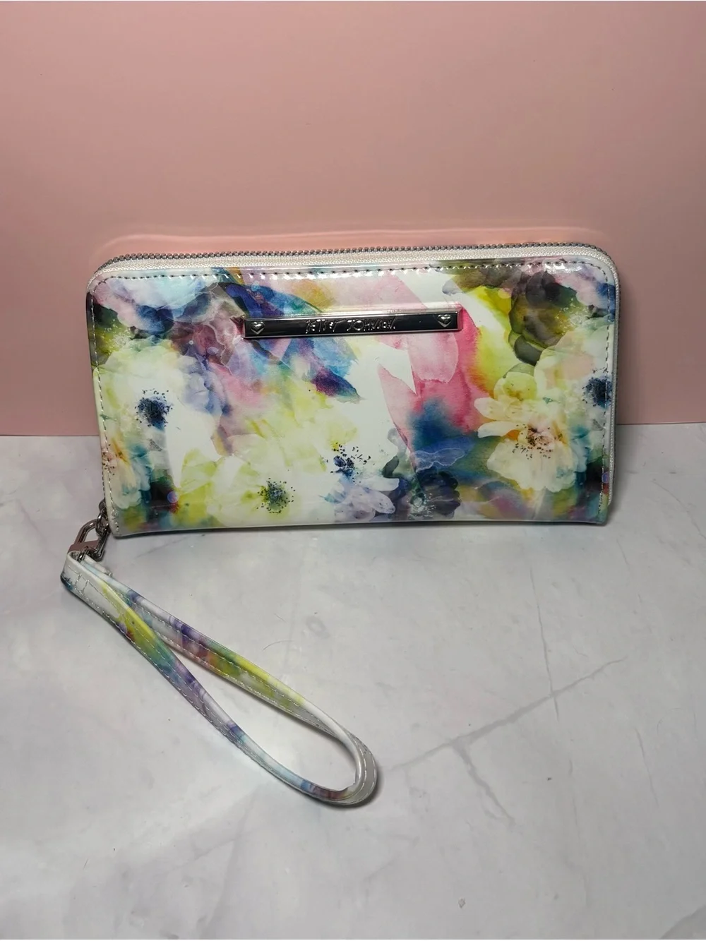 🌸 Betsey Johnson Floral Print Wristlet Wallet
